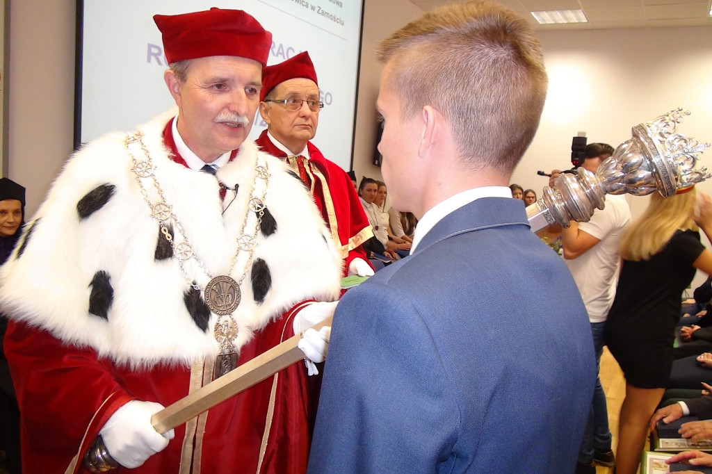 Gaudeaumus igitur!