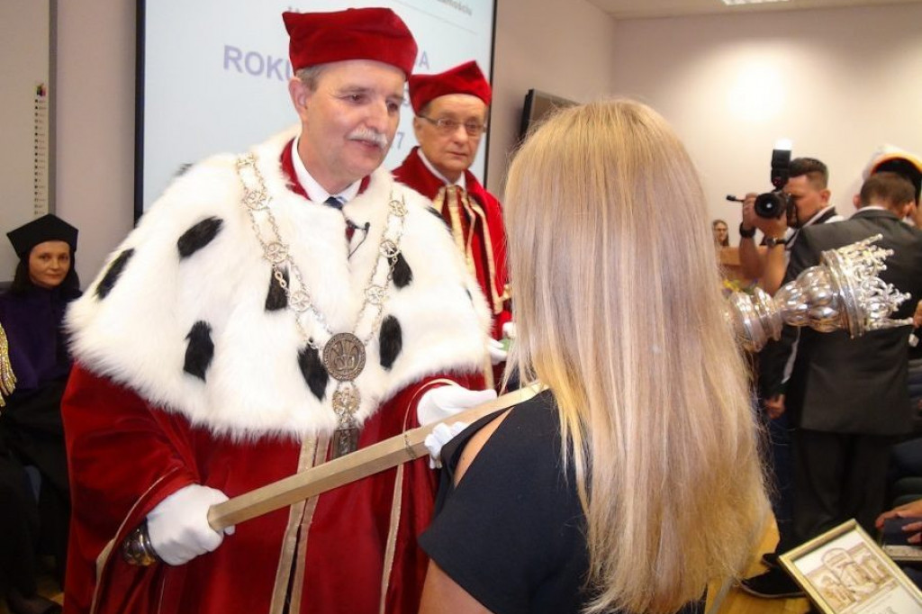 Gaudeaumus igitur!