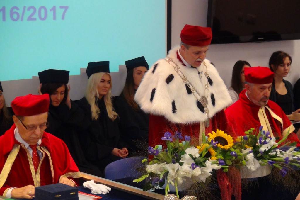 Gaudeaumus igitur!