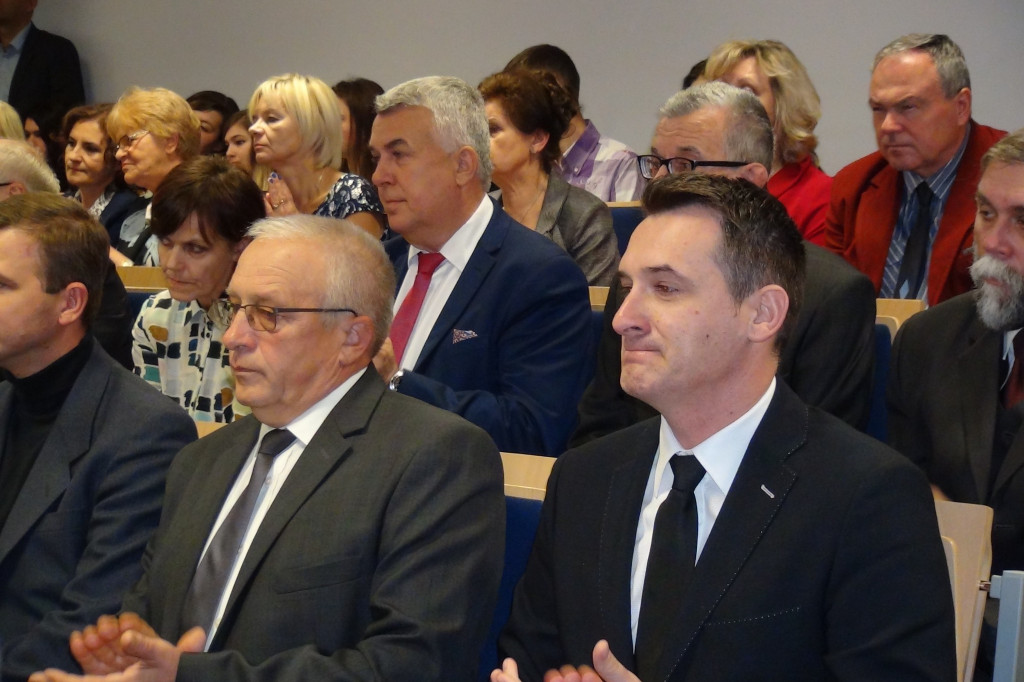 Gaudeaumus igitur!