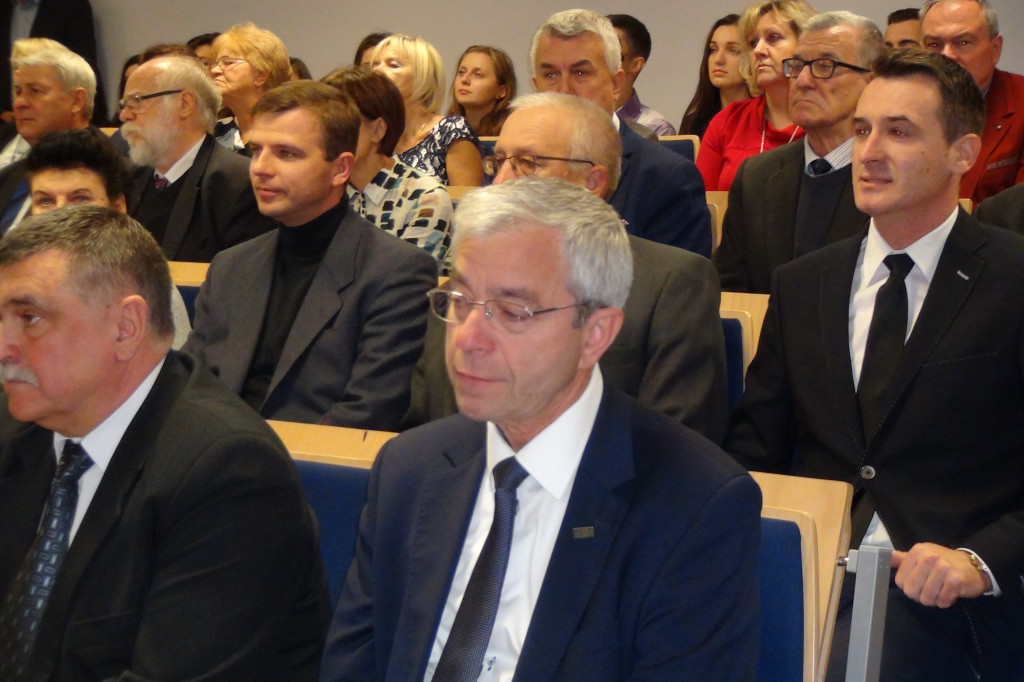 Gaudeaumus igitur!