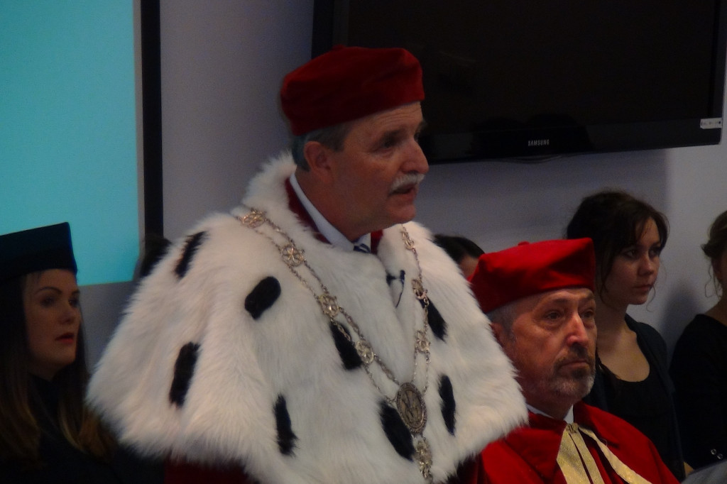 Gaudeaumus igitur!