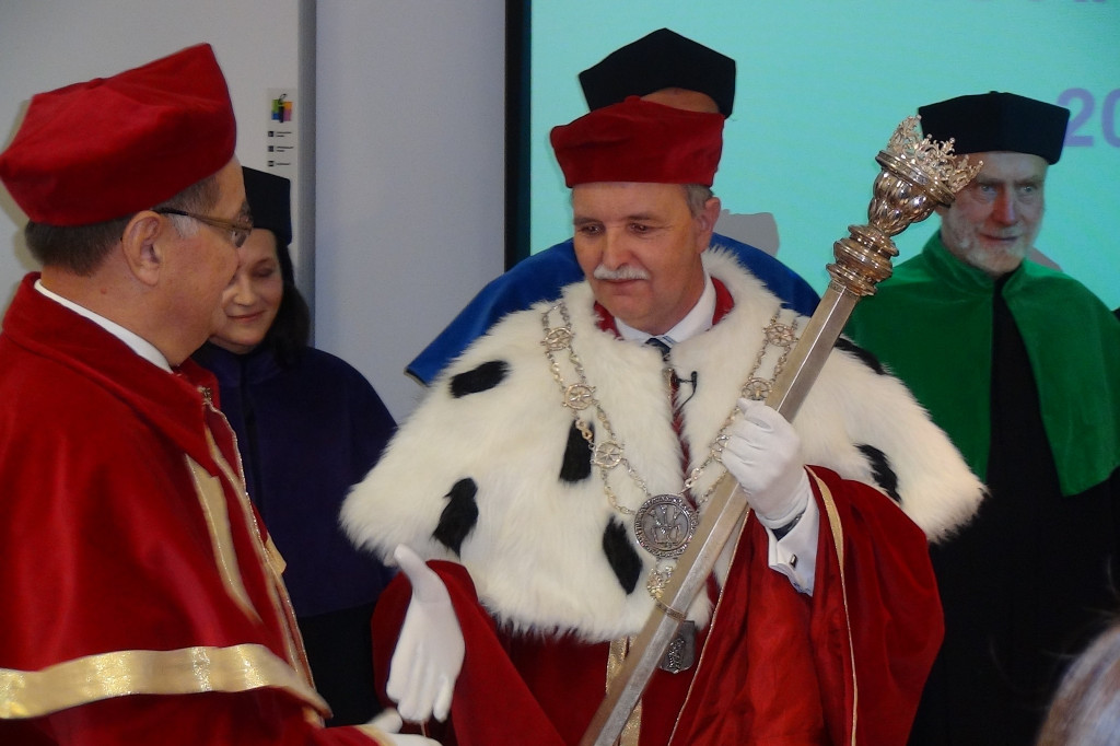 Gaudeaumus igitur!