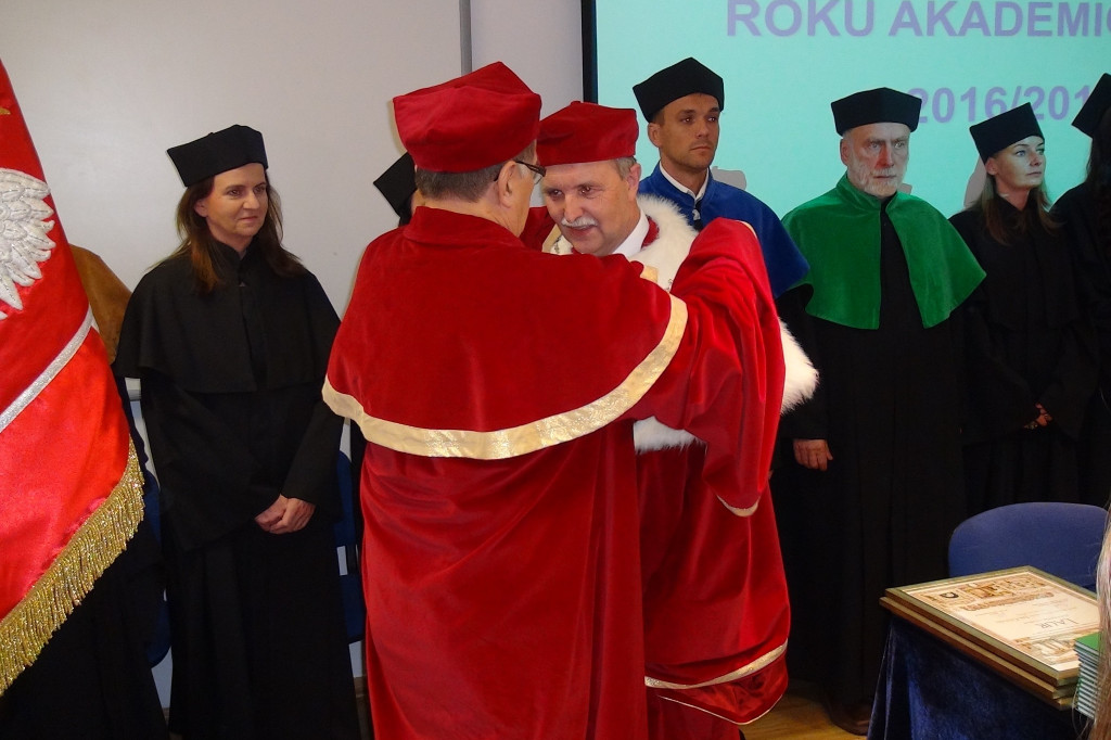 Gaudeaumus igitur!