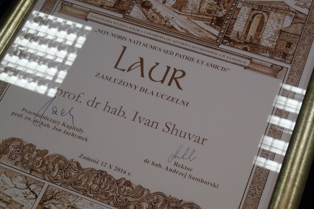 Gaudeaumus igitur!
