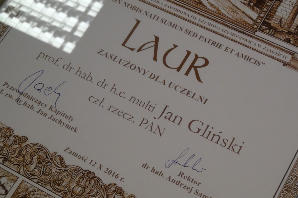 Gaudeaumus igitur!