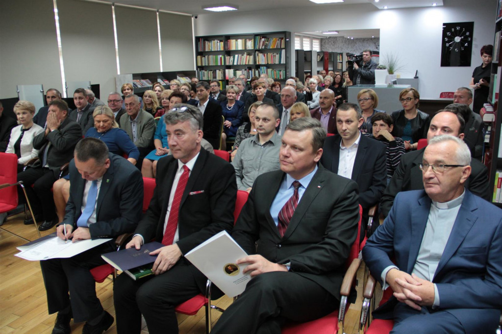 Biblioteka jak nowa