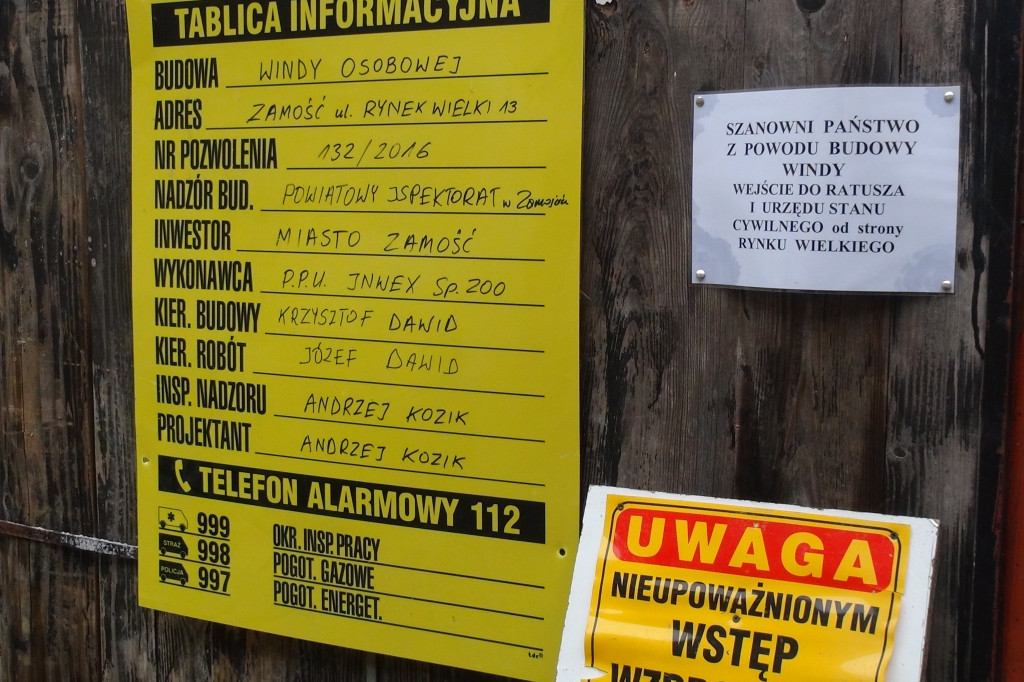 Windą do ... sali Consulatus