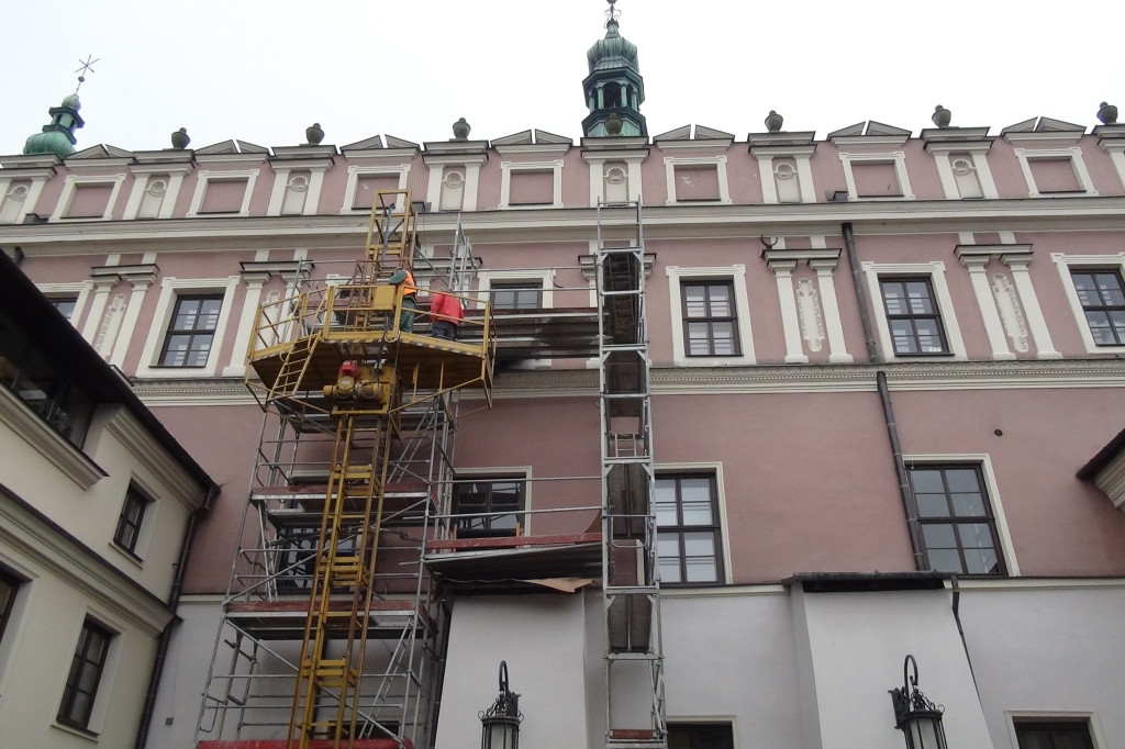 Windą do ... sali Consulatus