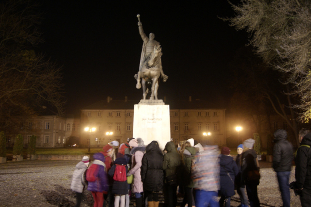 Nocny spacer po niepodległość