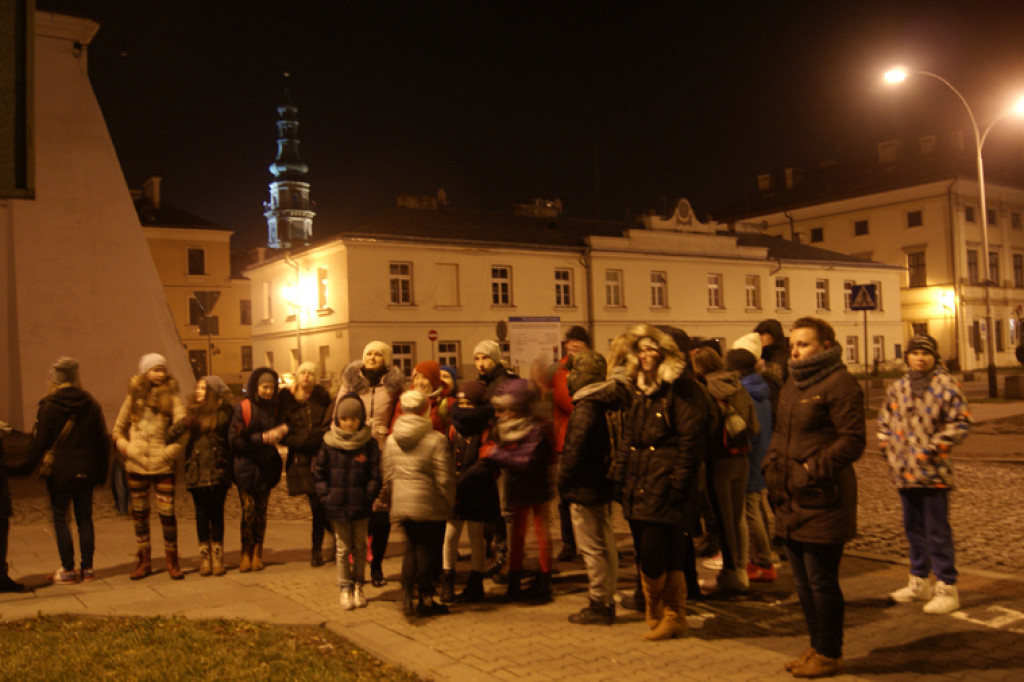 Nocny spacer po niepodległość
