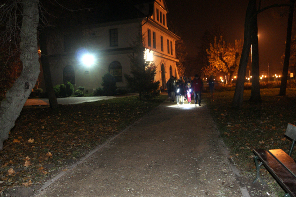 Nocny spacer po niepodległość