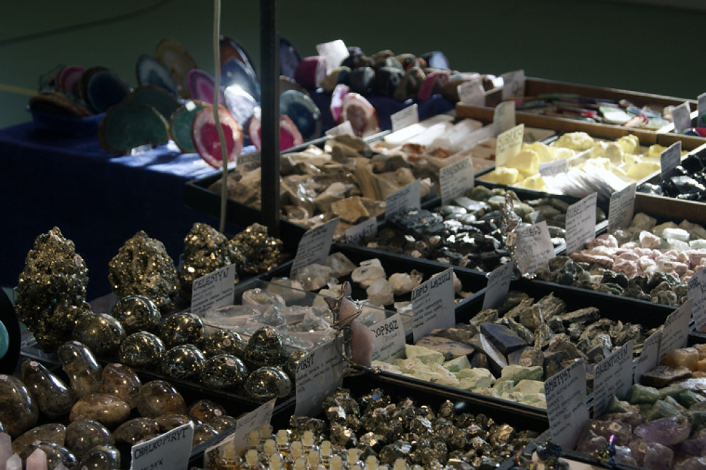 Minerały, biżuteria i perły na giełdzie