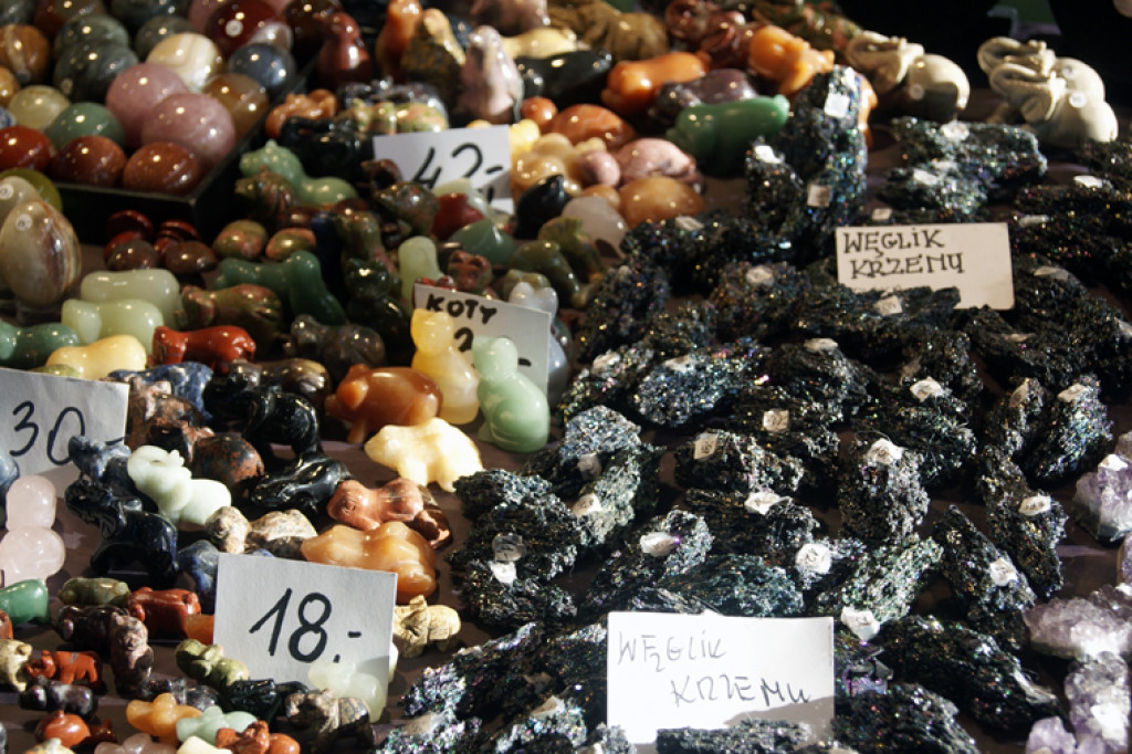 Minerały, biżuteria i perły na giełdzie