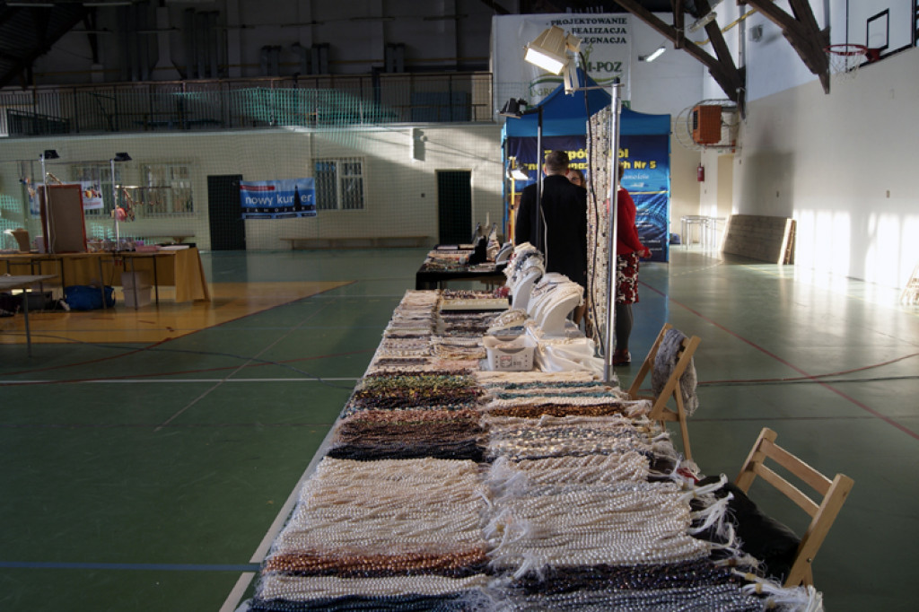 Minerały, biżuteria i perły na giełdzie