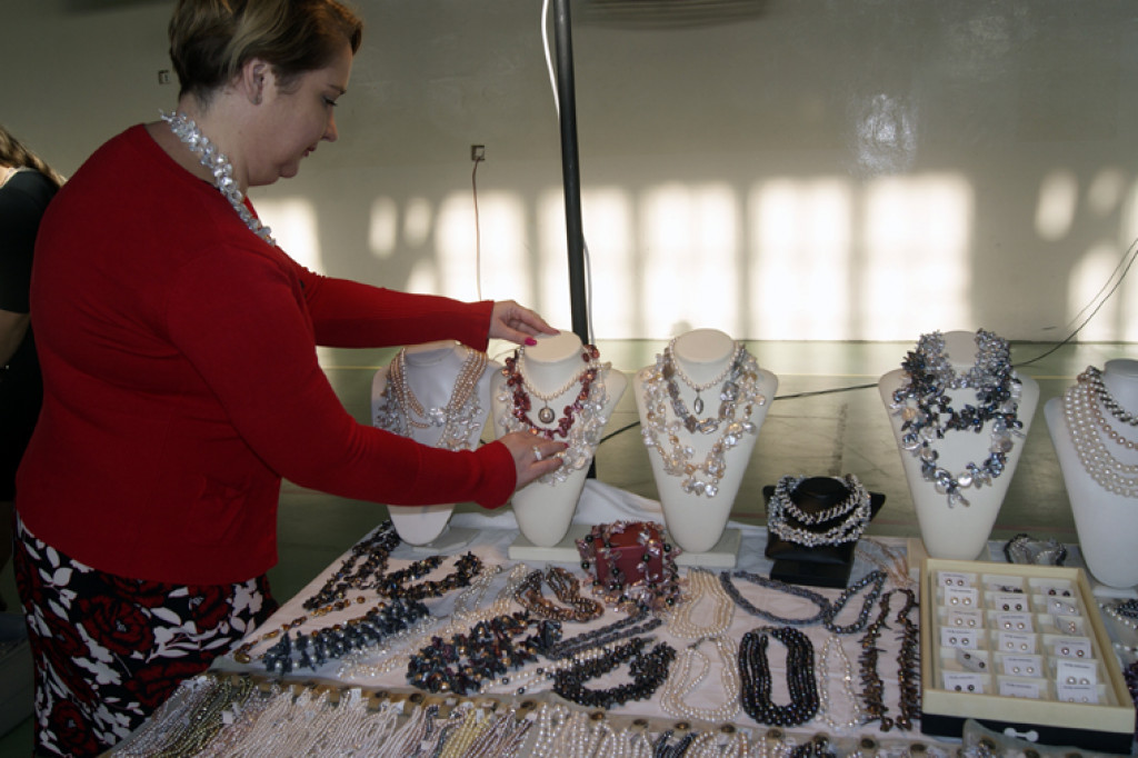 Minerały, biżuteria i perły na giełdzie
