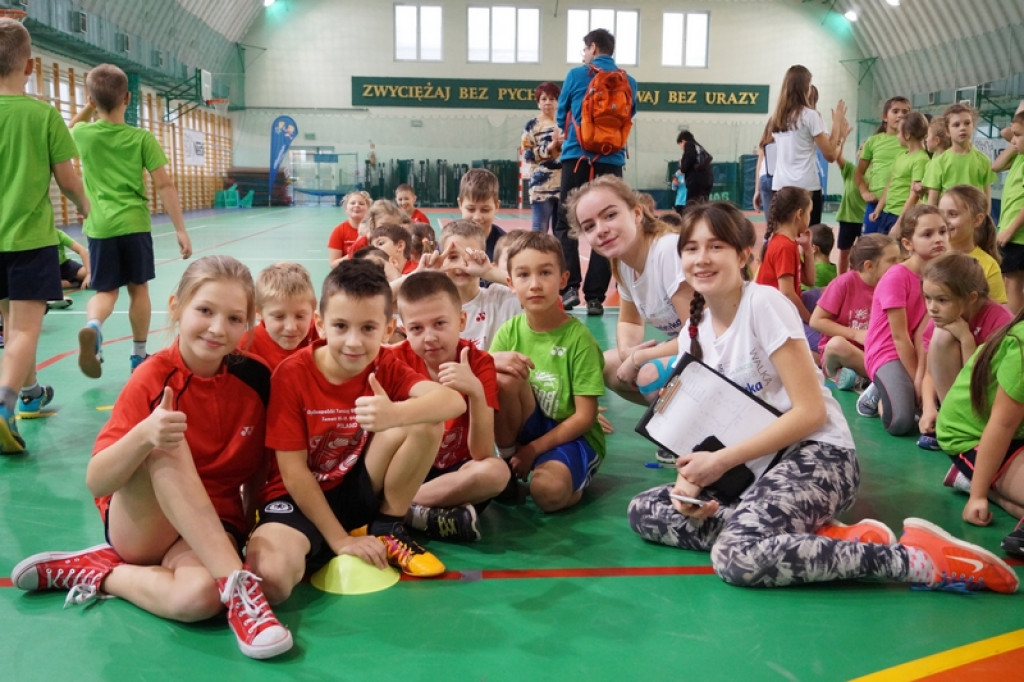 Najmłodsi uczniowie klas sportowych na zawodach