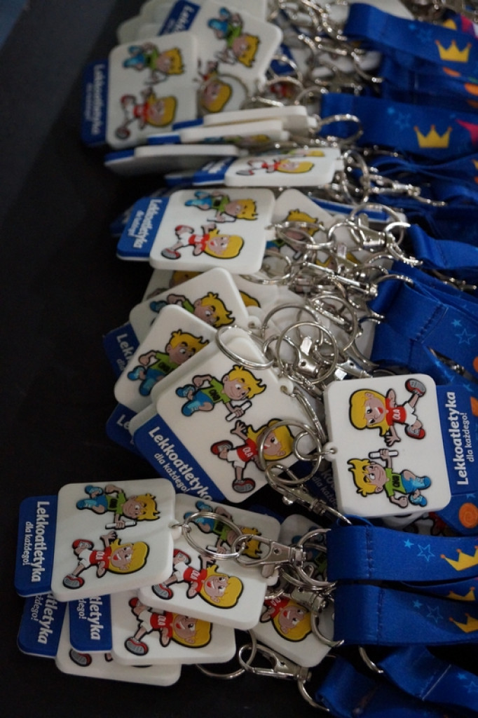 Najmłodsi uczniowie klas sportowych na zawodach