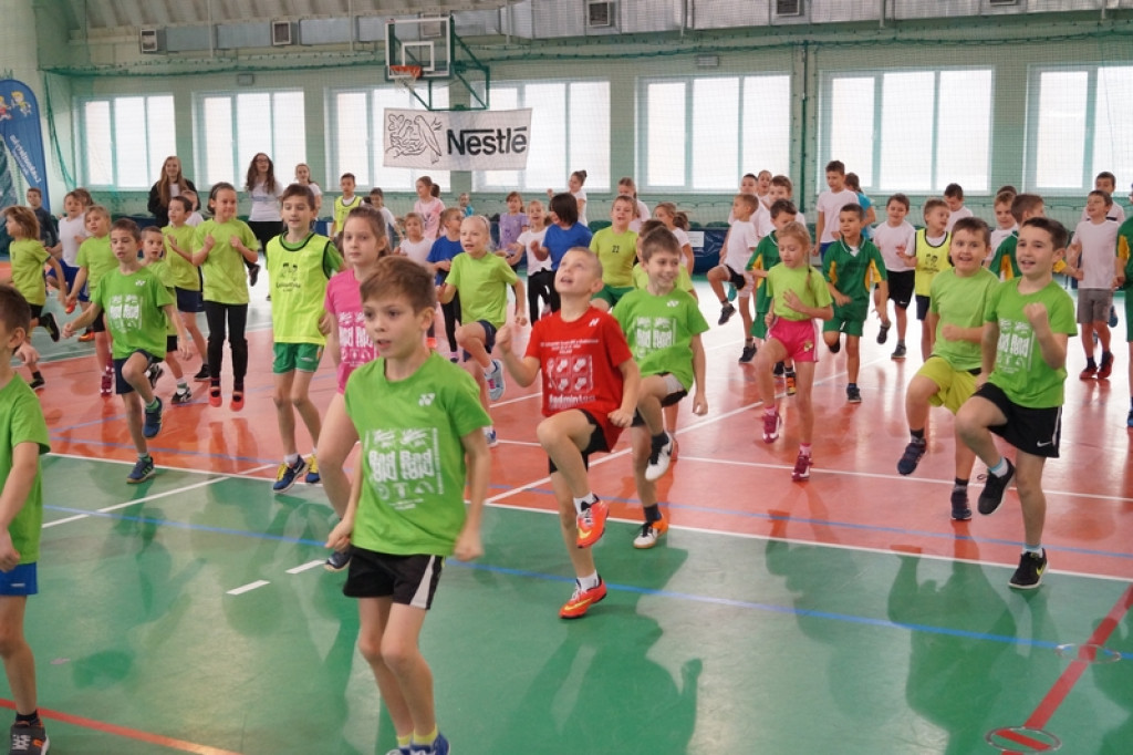 Najmłodsi uczniowie klas sportowych na zawodach