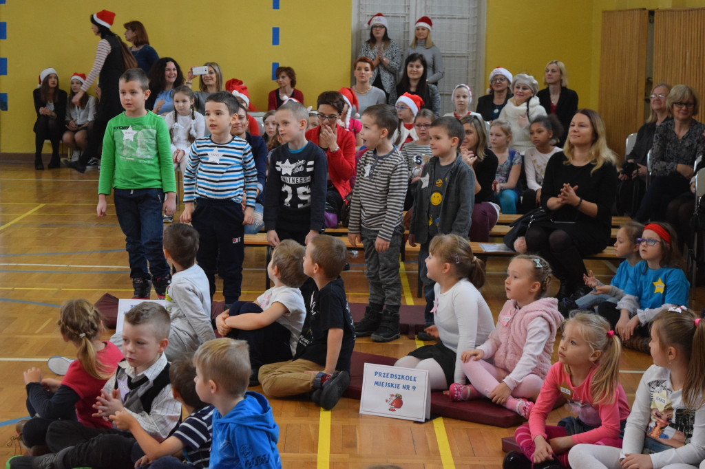 Przedszkolaki odnalazły Mikołaja w Szkole Podstawowej nr 7