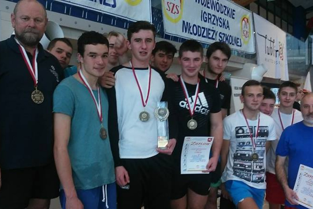12 medali pływaków z Zamojszczyzny na wojewódzkich zawodach SZS