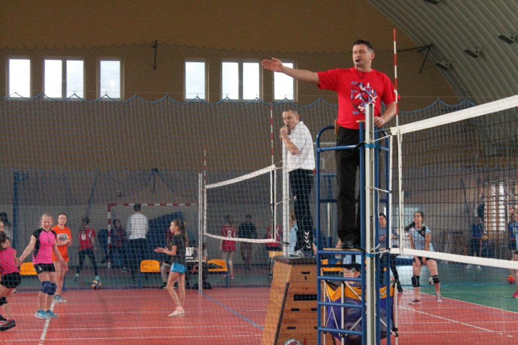 Dziewczyny pod siatką