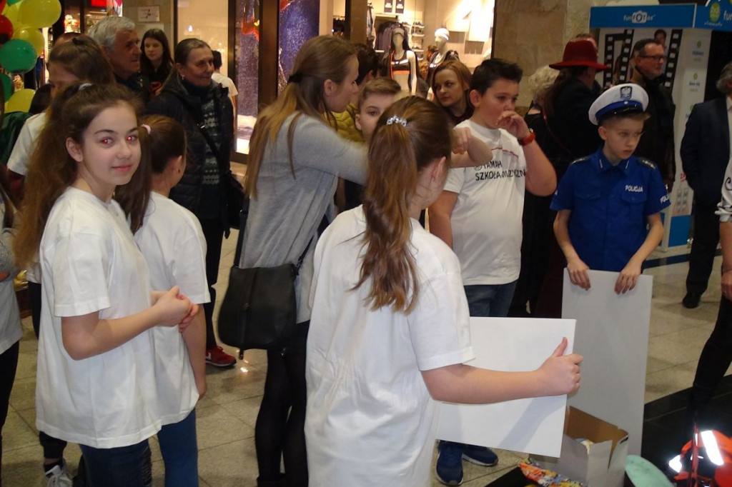 Światowy Dzień Zdrowia Jamy Ustnej z Centrum Multimed