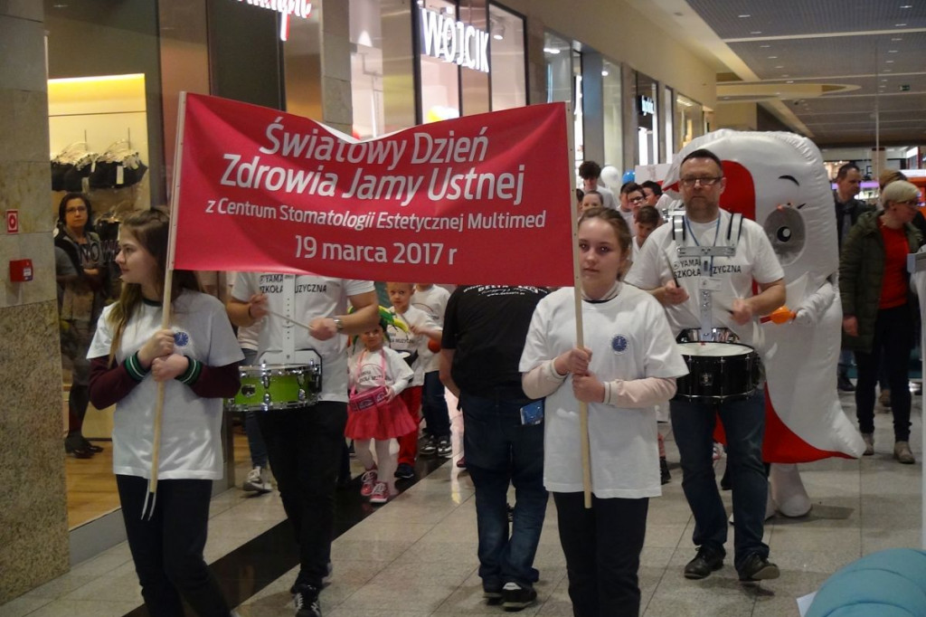Światowy Dzień Zdrowia Jamy Ustnej z Centrum Multimed