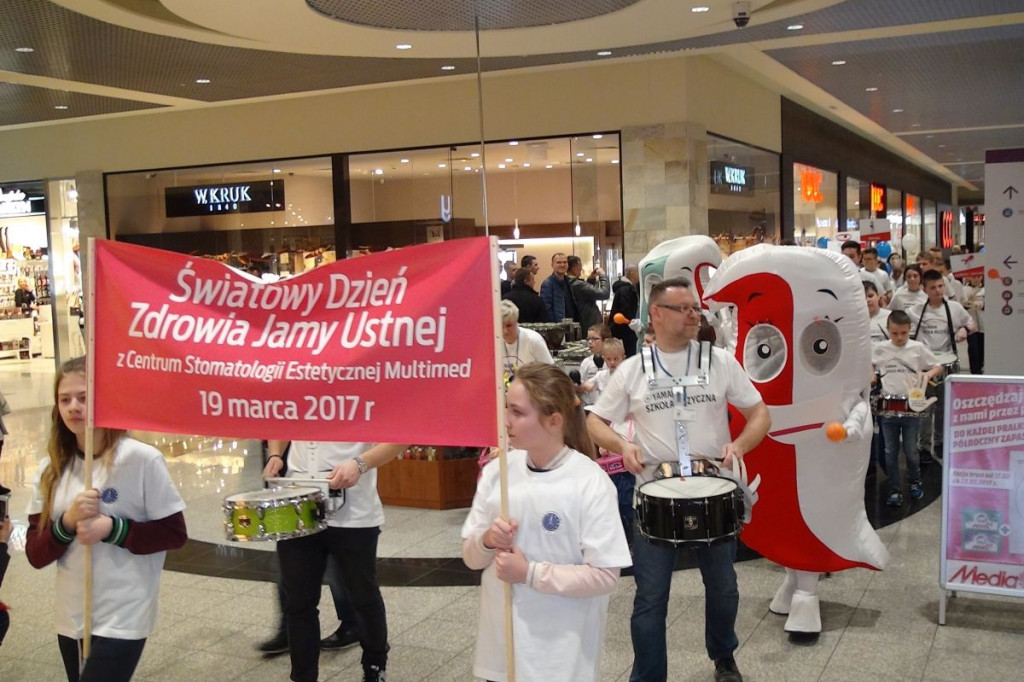 Światowy Dzień Zdrowia Jamy Ustnej z Centrum Multimed