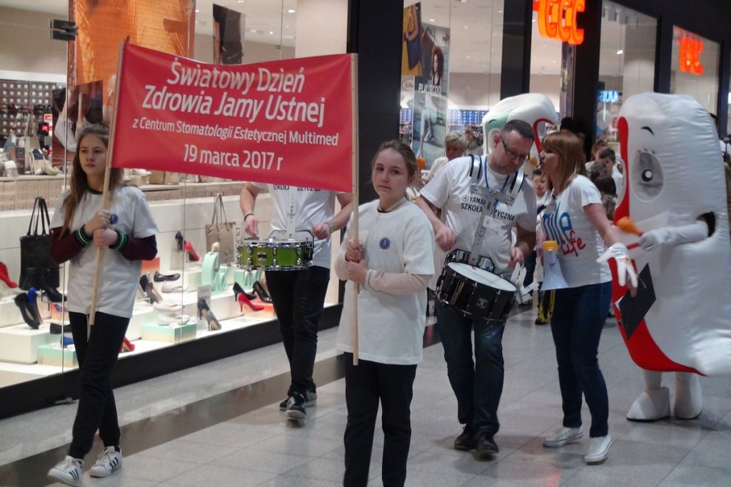 Światowy Dzień Zdrowia Jamy Ustnej z Centrum Multimed