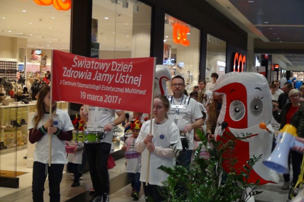 Światowy Dzień Zdrowia Jamy Ustnej z Centrum Multimed