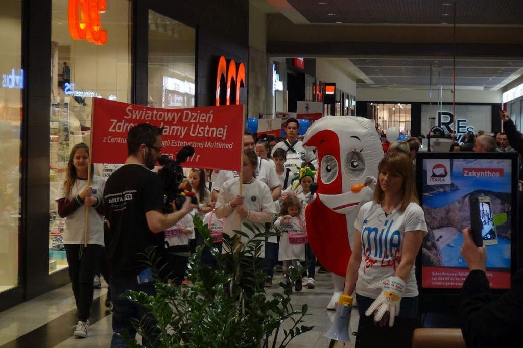 Światowy Dzień Zdrowia Jamy Ustnej z Centrum Multimed