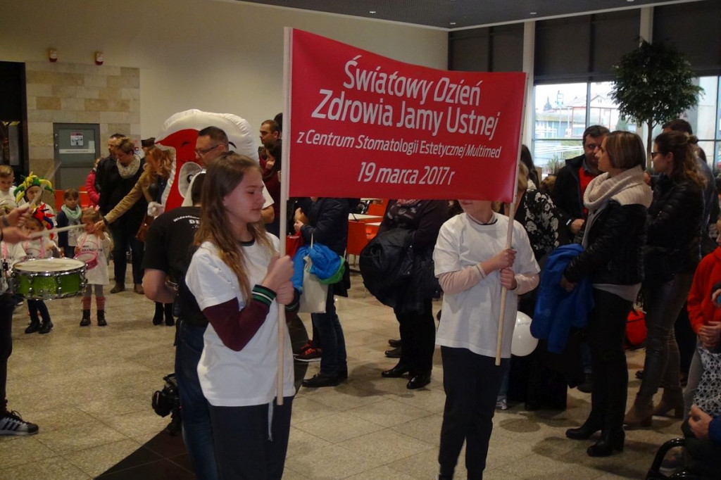 Światowy Dzień Zdrowia Jamy Ustnej z Centrum Multimed