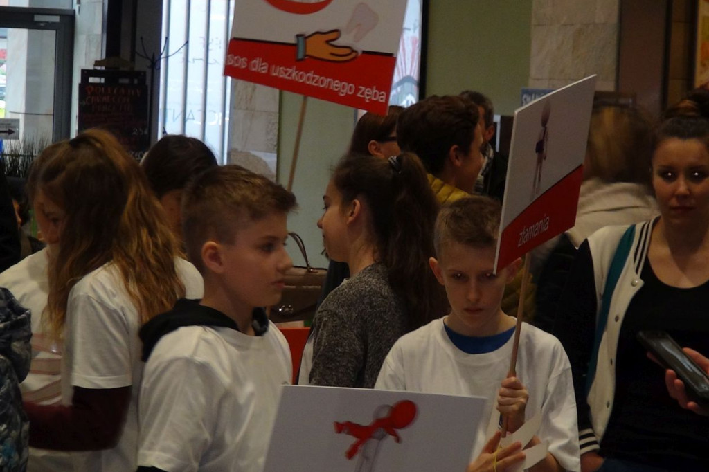 Światowy Dzień Zdrowia Jamy Ustnej z Centrum Multimed