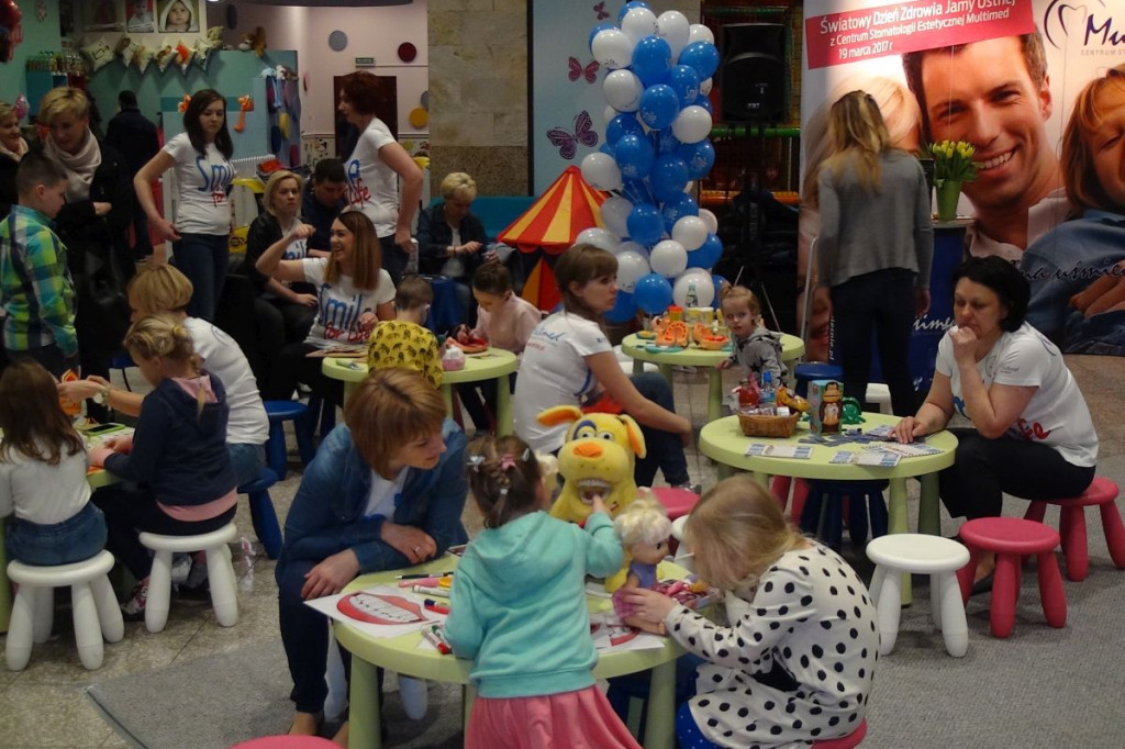 Światowy Dzień Zdrowia Jamy Ustnej z Centrum Multimed