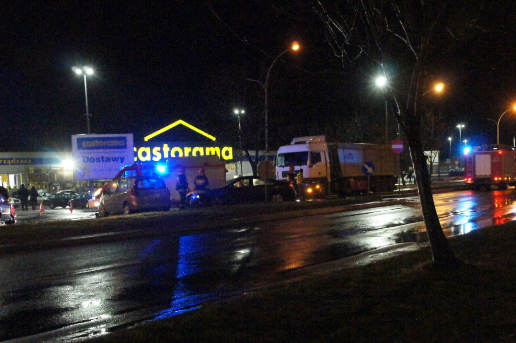 Zderzenie pod Castoramą [ZDJĘCIA]