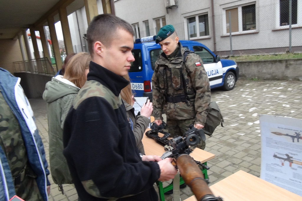 Przez 