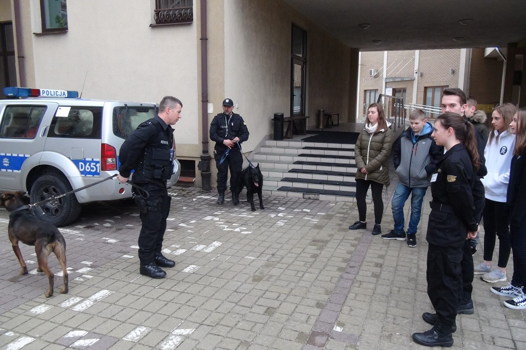Przez 