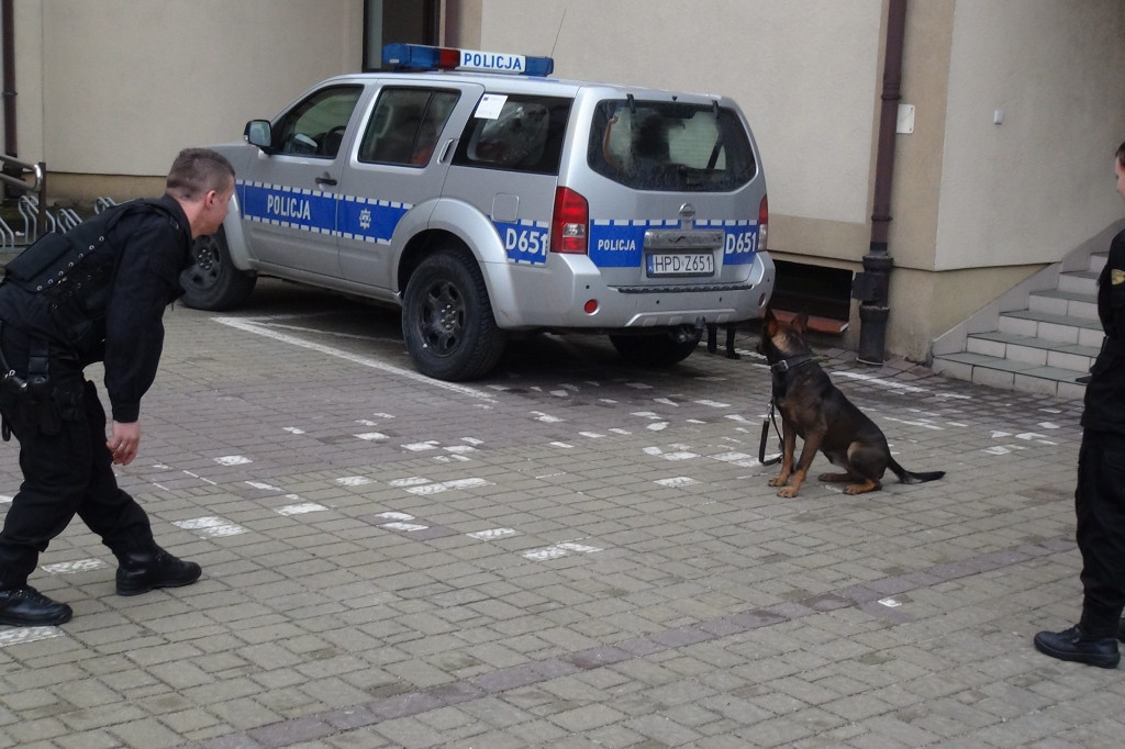 Przez 