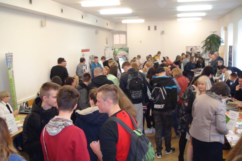 V Targi Pracy i Edukacji [ZDJĘCIA]