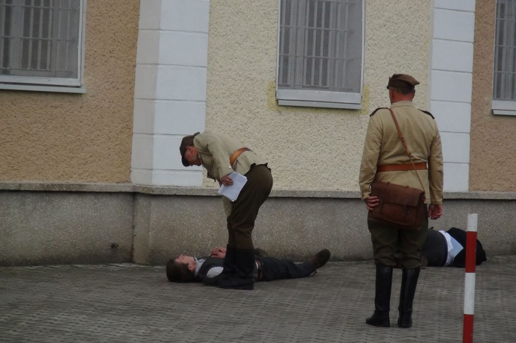 Więzienie przy Okrzei rozbite