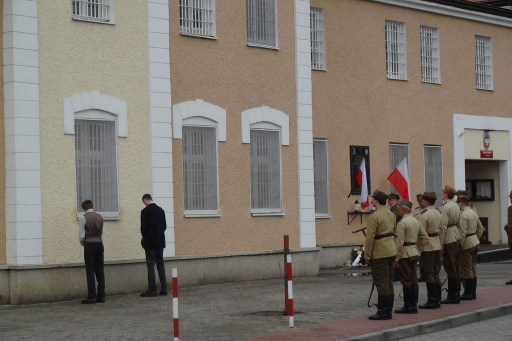 Więzienie przy Okrzei rozbite