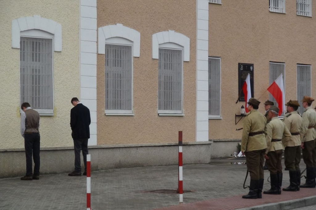 Więzienie przy Okrzei rozbite