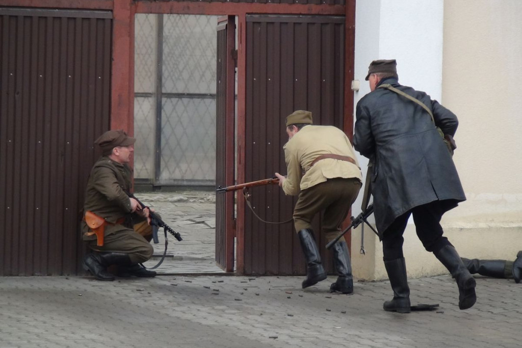 Więzienie przy Okrzei rozbite