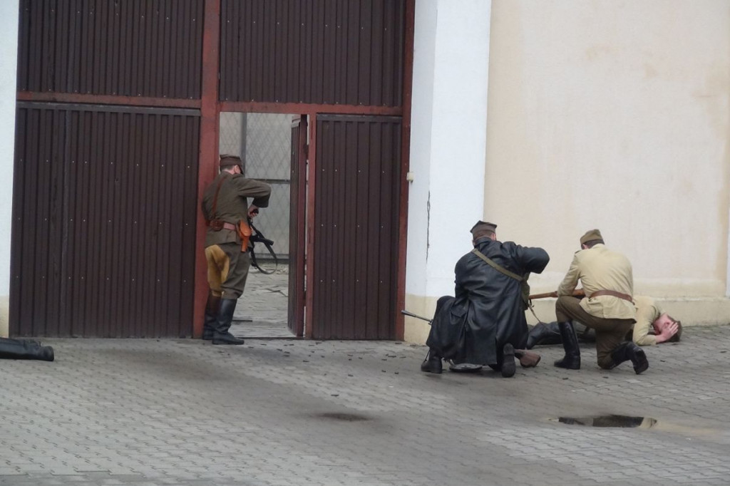 Więzienie przy Okrzei rozbite