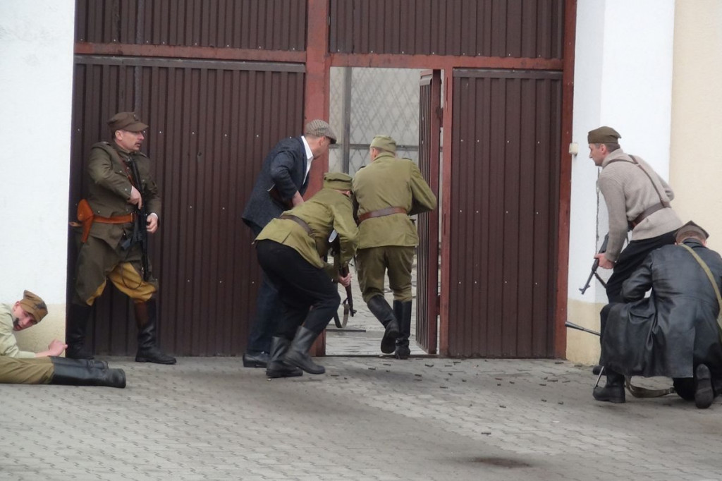 Więzienie przy Okrzei rozbite