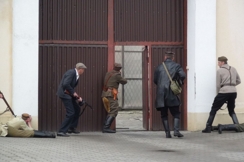 Więzienie przy Okrzei rozbite