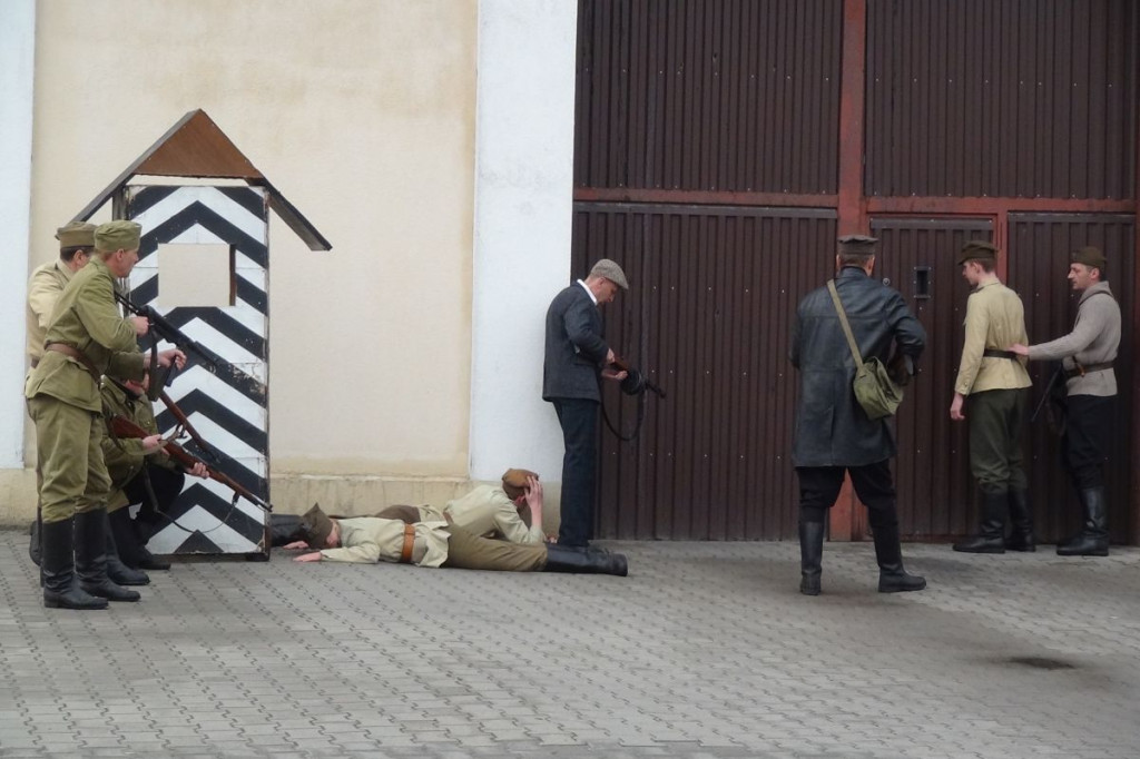 Więzienie przy Okrzei rozbite