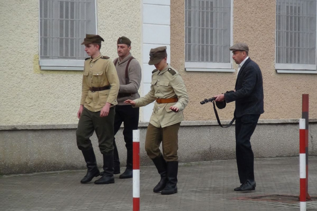 Więzienie przy Okrzei rozbite
