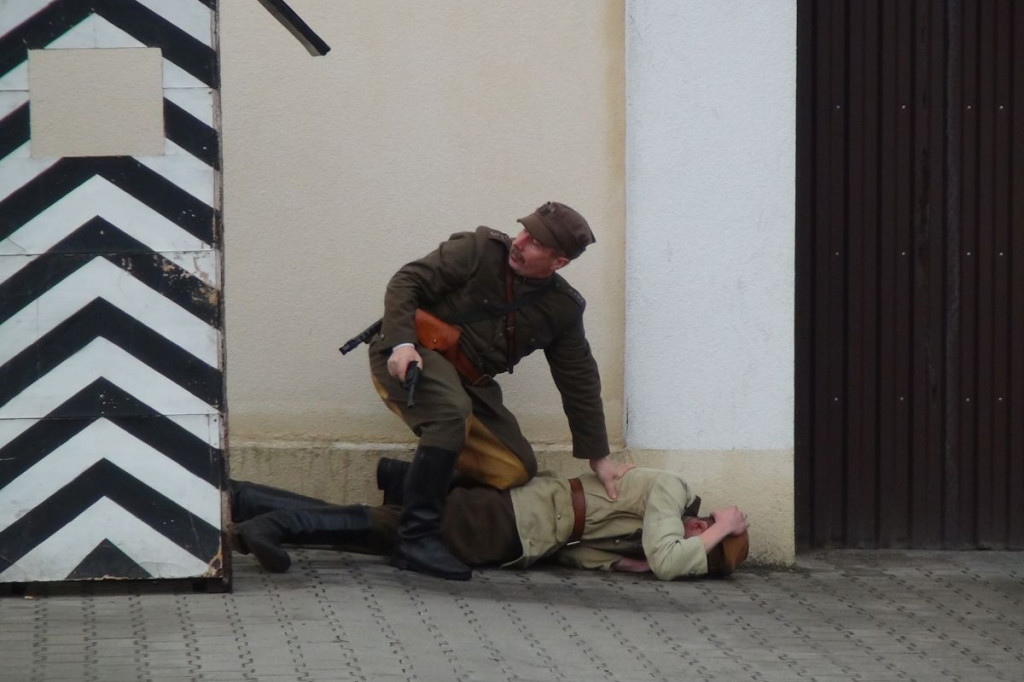 Więzienie przy Okrzei rozbite